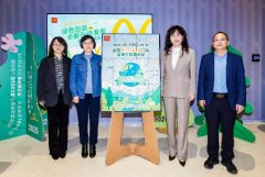 <b>高透气孔、保留曲饮口</b>